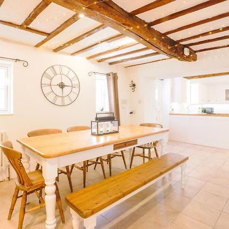 The Old Coach House Villa Witney Bagian luar foto