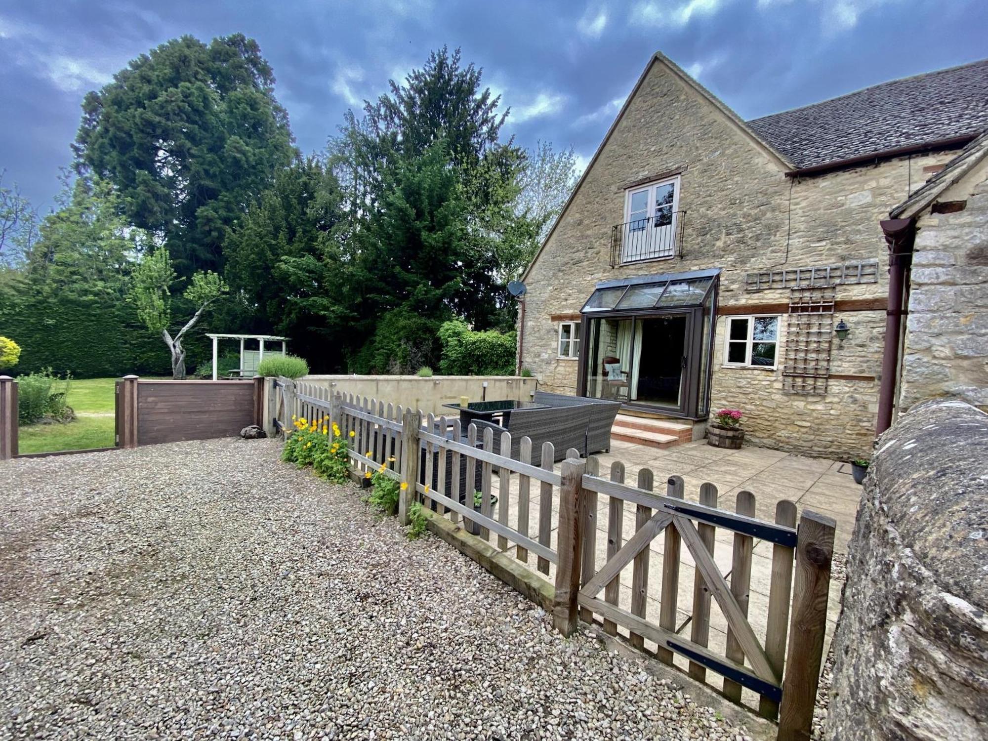 The Old Coach House Villa Witney Bagian luar foto