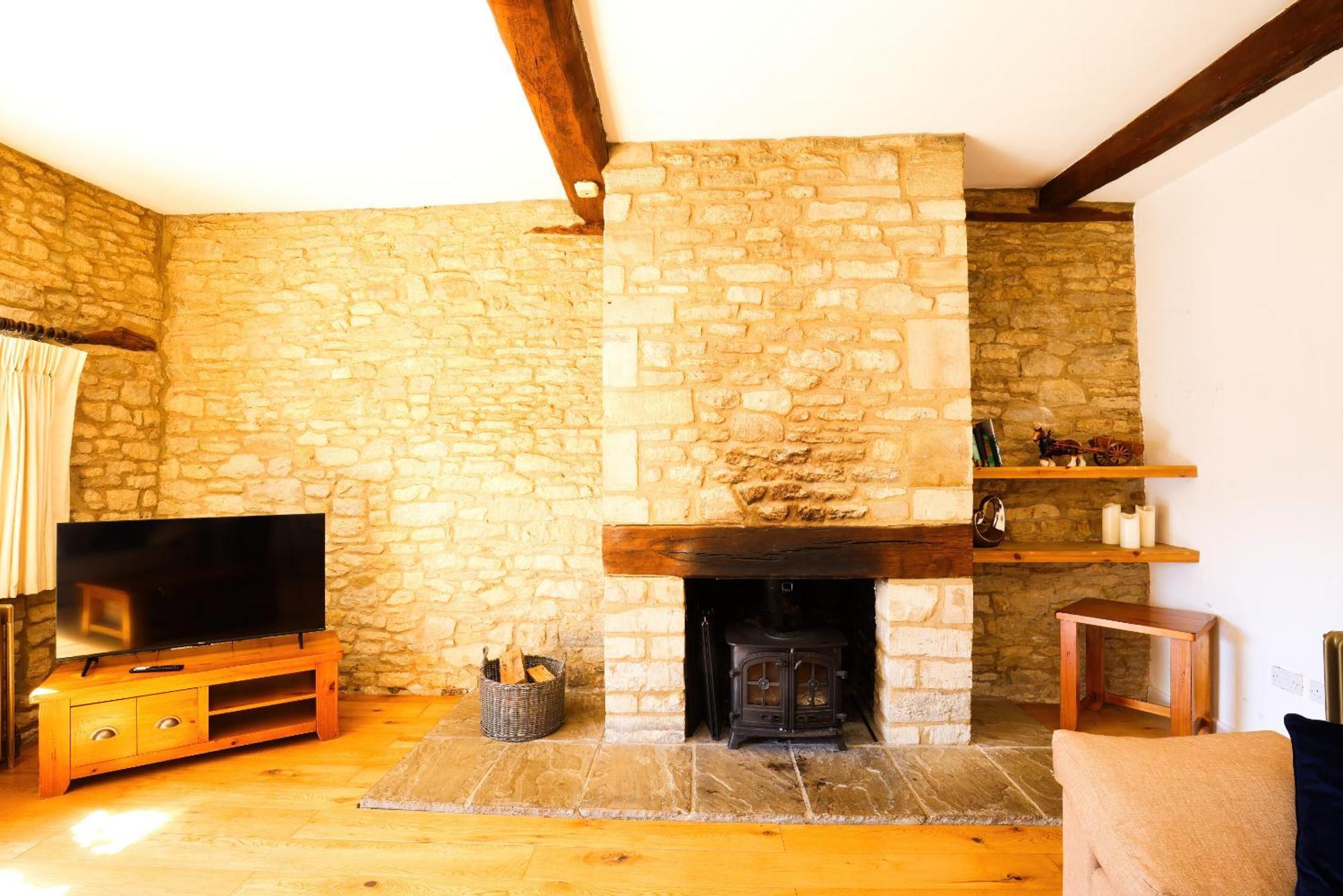The Old Coach House Villa Witney Bagian luar foto